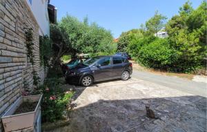 Four Bedroom Cozy Apartment In Milna