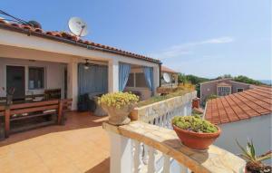 Four Bedroom Cozy Apartment In Milna