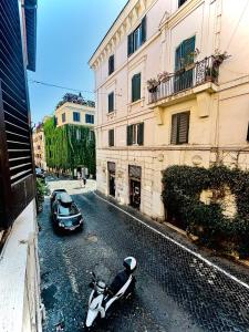 Monti Hideaway - Walk to Colosseum & Forum img15