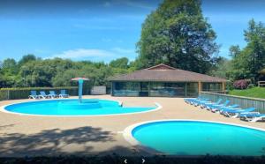 Campings Camping 4 etoiles - Piscine - ccbbghg : photos des chambres