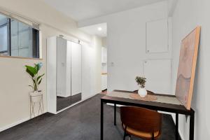Central CBD studio free parking