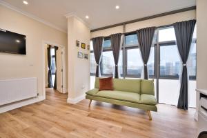 Staycation in Stratford E15 ideal for 3