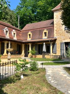 B&B / Chambres d'hotes Domaine de la source perigordnoir Chambre d-hotes LA FONTAINE : photos des chambres