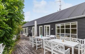 Cozy Home In Dronningmølle With Wifi