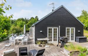 Cozy Home In Dronningmølle With Wifi