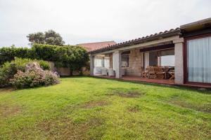 GuestHost - Seaview Villa with Garden & Veranda