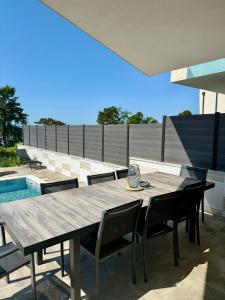 New villa with pool, sea view, Poreč