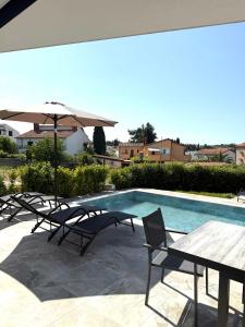 New villa with pool, sea view, Poreč