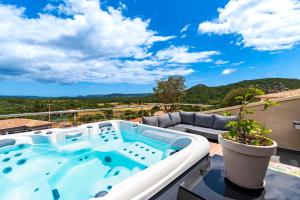 Maisons de vacances Maison Mawie - Vue montagne piscine jacuzzi : photos des chambres