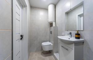 Шикарні апартаменти Виговського 4012, ЖК Варшавський, 5 хв Ретровіль, Вишгород