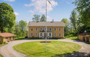 2 Bedroom Cozy Apartment In Mullsjö