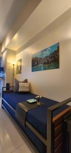 8U Pristine & Cozy Stay at Uptown Mall BGC across Mitsukoshi with FREE Parking and Balcony