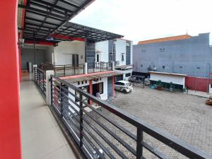 RedDoorz Syariah at Homestay Bougenville near Taman Alun-Alun Kota Lamongan