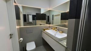 Qbik Superior Skyline Studio by BookingHost