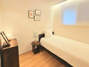 Arowa West Songridan-gil Seoul