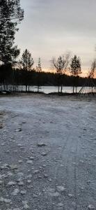 Rustic Old Lakeside Cottage at Sevettijärvi