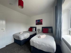 Perfect Contractor house-3 free parking space-EV charging-Secure-Quiet-Modern