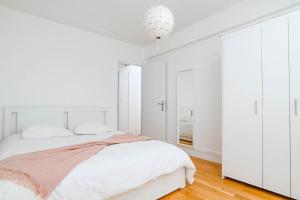 Appartements Appt with Eiffel Tower view at Paris La Defense : photos des chambres