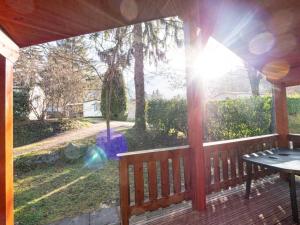 Campings Camping 3 etoiles - Piscine - ccbbhdi : Chalet