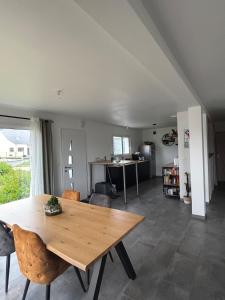 Au Milieu De La Hague, 5 Personnes