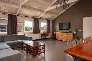 Familiehuis met Hottub + trekkershutten | 18 Pers.