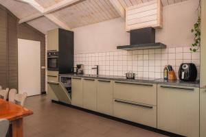 Familiehuis met Hottub + trekkershutten | 18 Pers.