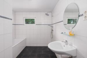 Familiehuis met Hottub & Sauna + trekkershutten | 18 Pers.