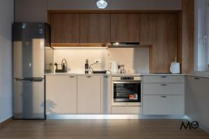 MoHost Urban 2 - Modern Retreat by the Mountains