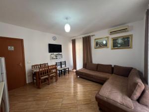 Gresis Home