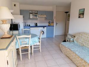 T3 cavalaire dans résidence avec piscine