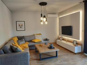 Athenean Riviera Posh Apartment