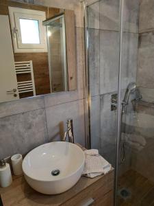 Athenean Riviera Posh Apartment