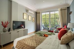 ELIVAAS Prive Suntuarios Casa Iris 4 BHK Getaway with Jacuzzi, Pvt Pool & Gazebo