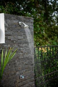ELIVAAS Prive Suntuarios Casa Iris 4 BHK Getaway with Jacuzzi, Pvt Pool & Gazebo