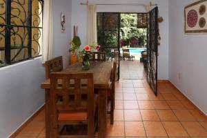 Casa Tortuga 2BR 1BA private pool and garden parking New Listing