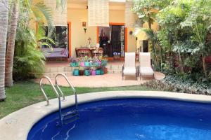 Casa Tortuga 2BR 1BA private pool and garden parking New Listing