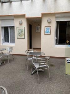 Hotels Hotel Du Commerce : photos des chambres