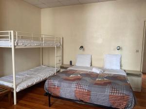 Hotels Hotel Du Commerce : photos des chambres