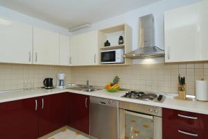 Flat with private pool rastane