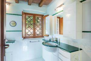 PODERE MONTIONI 6&2, Emma Villas