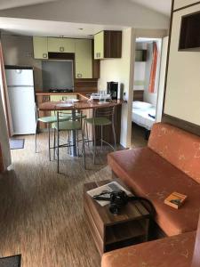 Campings Camping 3 etoiles - Piscine - ccbbhgd : photos des chambres