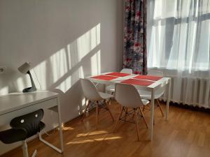 Lovely & sunny 2 rooms Free street parking