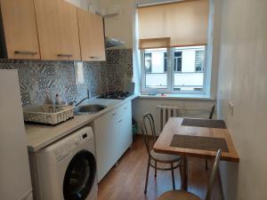 Lovely & sunny 2 rooms Free street parking