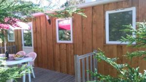 Campings Camping 3 etoiles - Piscine - ccbbhca : photos des chambres