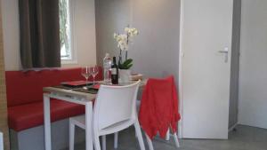 Campings Camping 3 etoiles - Piscine - ccbbhca : photos des chambres