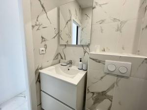 Nice Signature Andrioli