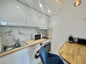 Nice Signature Andrioli