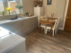 Entire Private Apartment with Kitchen and Lounge