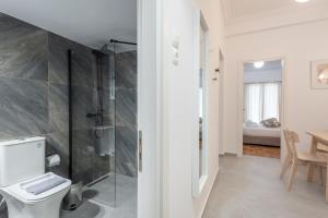 Fresh 2 bdrm Apt in Koukaki