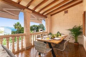 Villa Teix de Bonaire para 10, jardines y vista mar